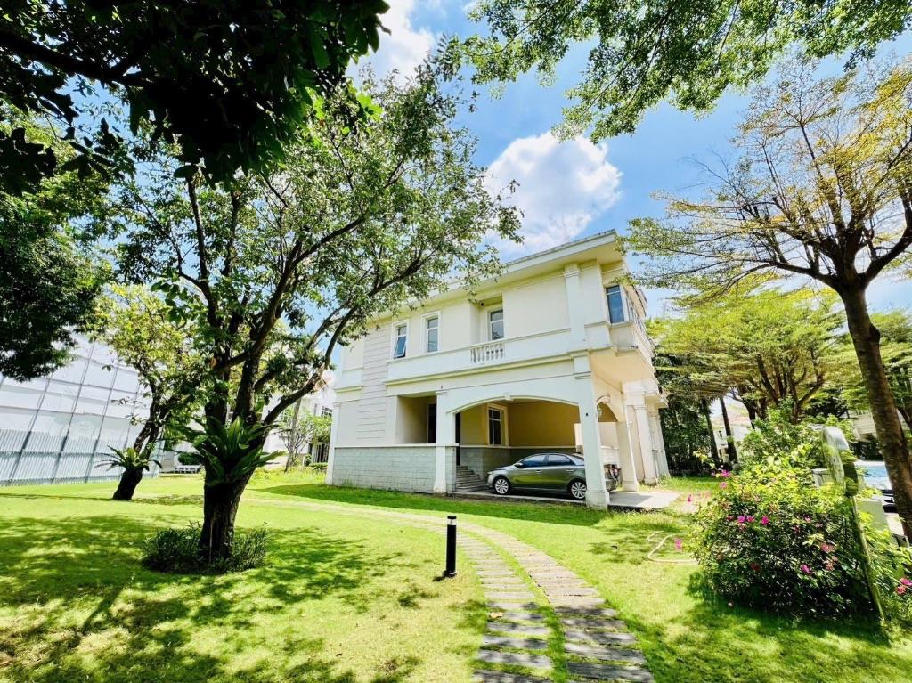 Quận 7 - BÁN BIỆT THỰ CHATEAU – PHÚ MỸ HƯNG 567,2m² (26m x 23m) giá 230 Tỷ