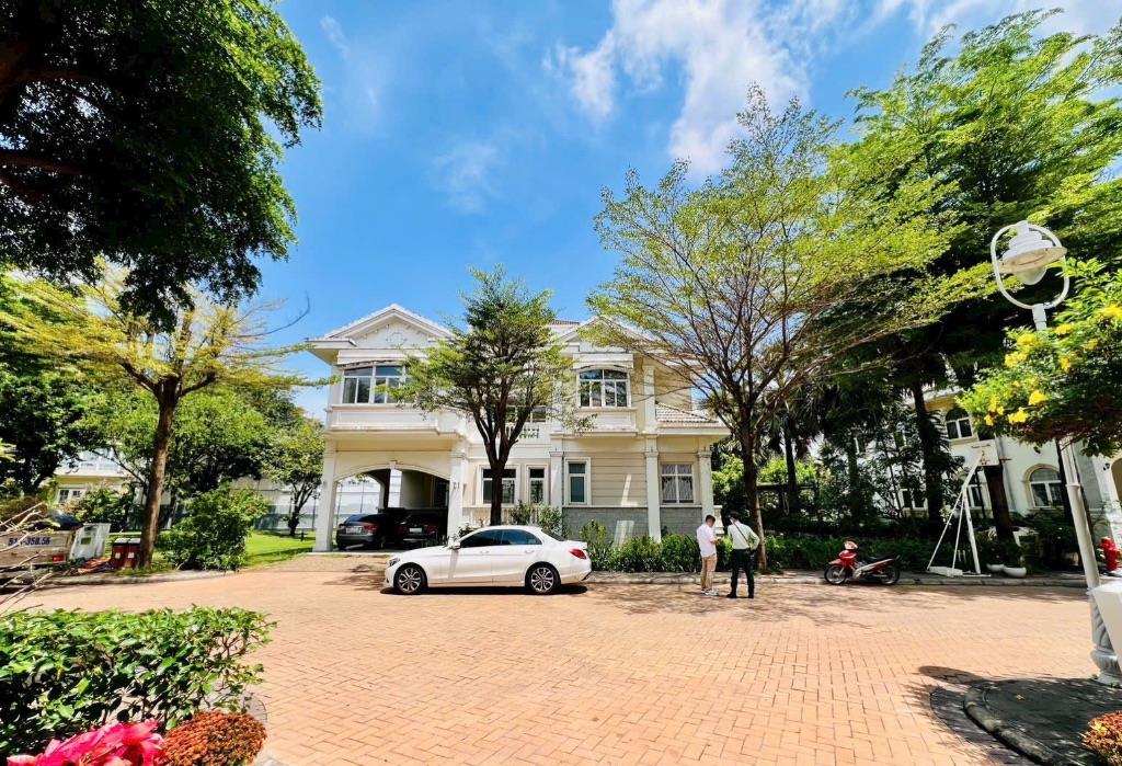 Quận 7 - BÁN BIỆT THỰ CHATEAU – PHÚ MỸ HƯNG 567,2m² (26m x 23m) giá 230 Tỷ