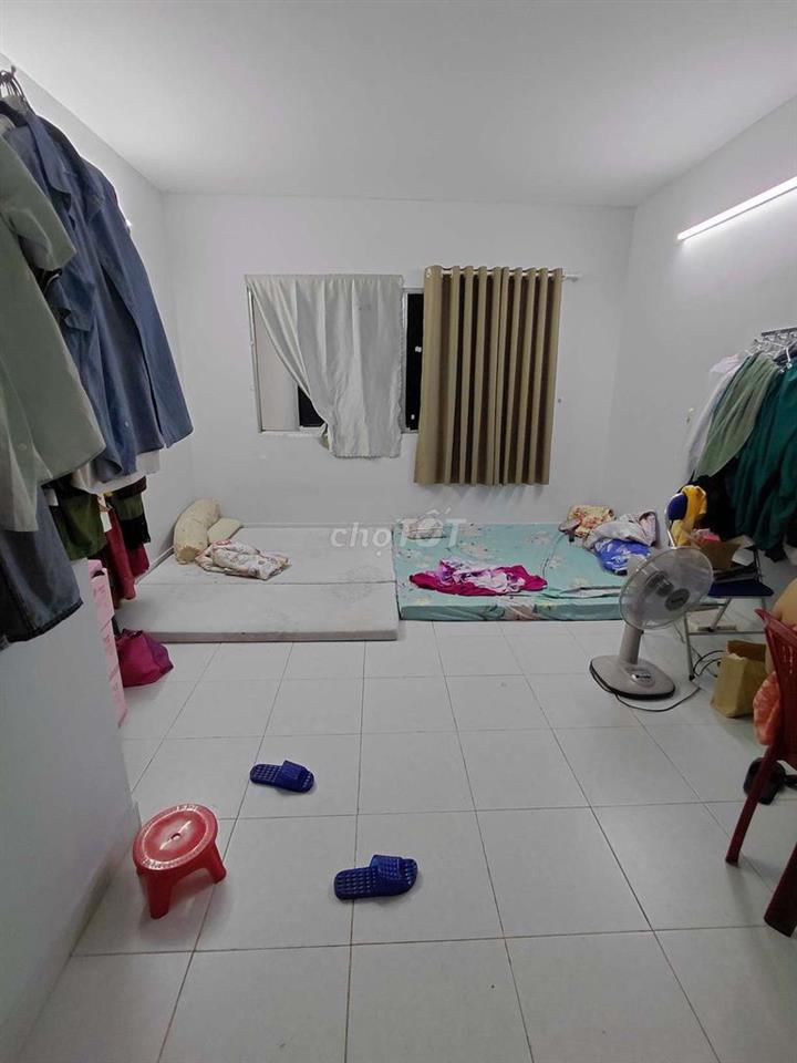 CHO THUÊ NHÀ 4 X 18M TRỆT LỬNG ĐÚC 1PN 1VC CÓ SÂN P.TÂY THẠNH 