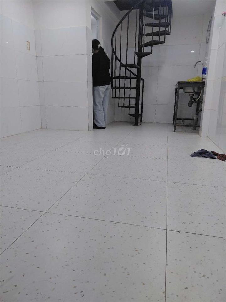 Cho thuê nhà 3 x 5m trệt lầu 1pn gần trường học lê lai 