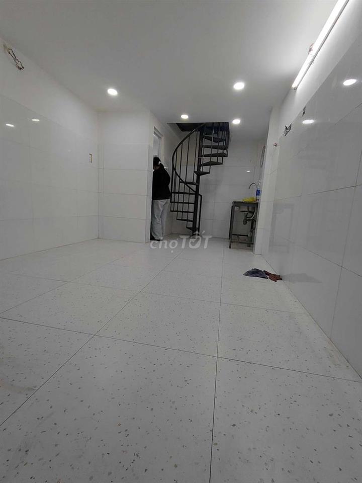 Cho thuê nhà 3 x 5m trệt lầu 1pn gần trường học lê lai 