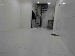 Cho thuê nhà 3 x 5m trệt lầu 1pn gần trường học lê lai 