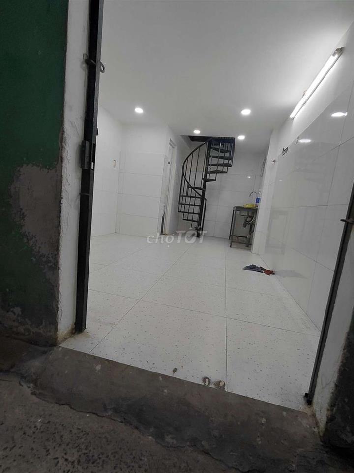 Cho thuê nhà 3 x 5m trệt lầu 1pn gần trường học lê lai 