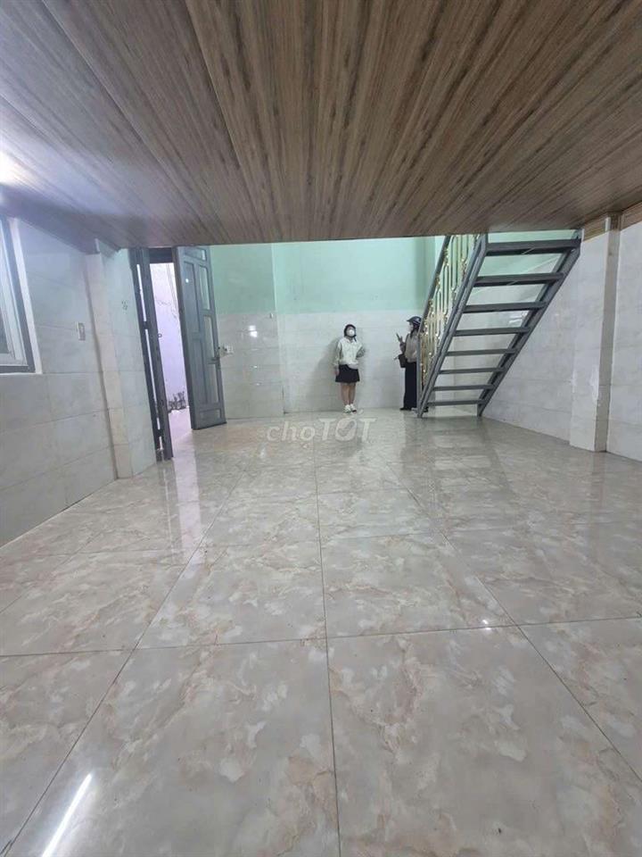 CHO THUE NHÀ 5 X 10M GÁC LỬNG 1PN SẴN MÁY LẠNH GẦN TRƯỜNG HỌC LÊ LAI 