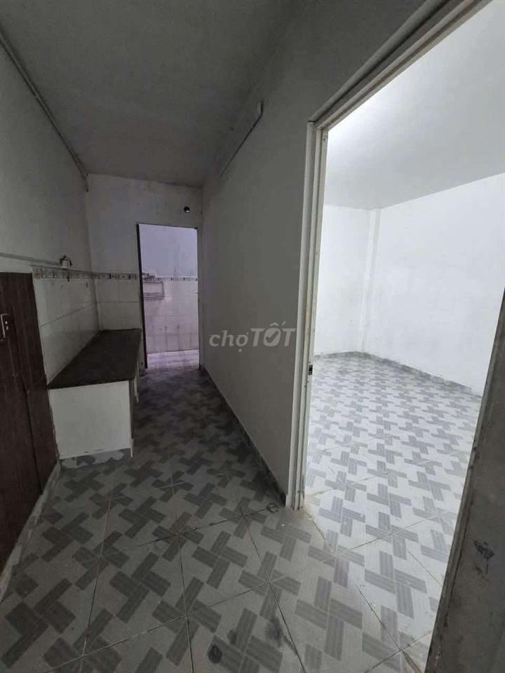 CHO THUÊ NHÀ 5 X 20M TRỆT LỬNG 2PN 2VS RỘNG SÁT LÊ TRỌNG TẤN