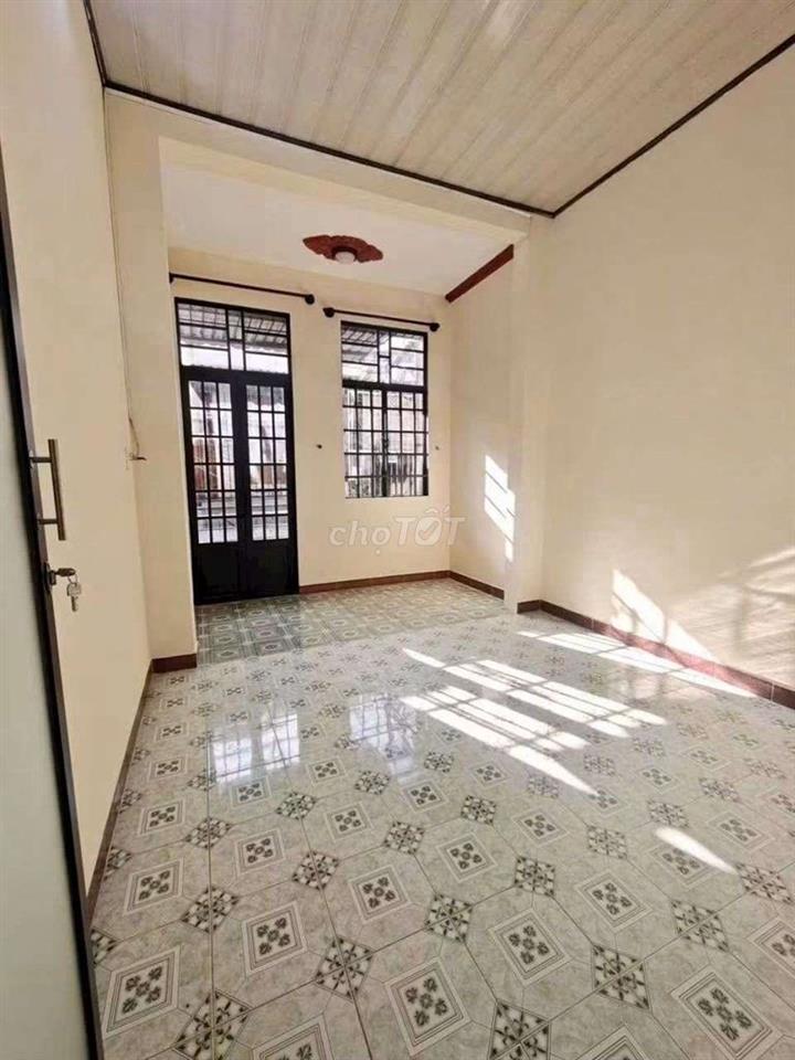 CHO THUÊ NHÀ 4 X 11M TRỆT LẦU 2PN 2VC GẦN TRƯỜNG HỌC CNTP LÊ TRỌNG TẤN