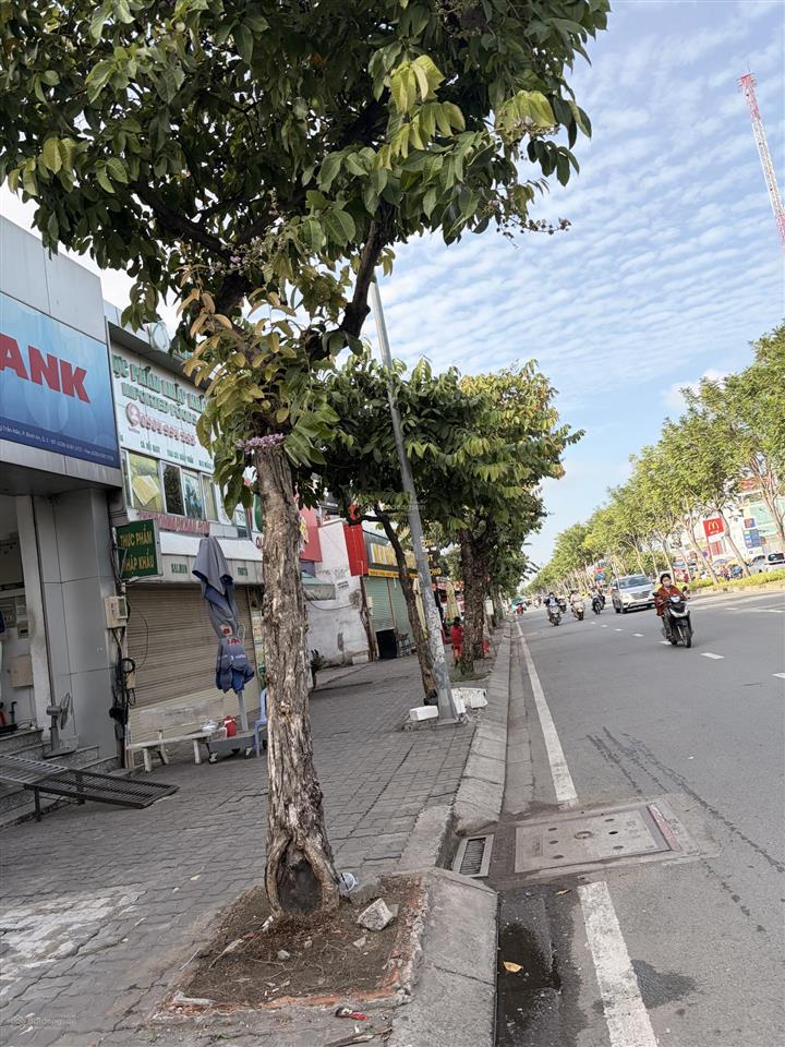 Cho thuê nhà mt trần não q2 7x15m, 1 trệt 2 lầu. sầm uất, hợp spa, bank, phòng khám...