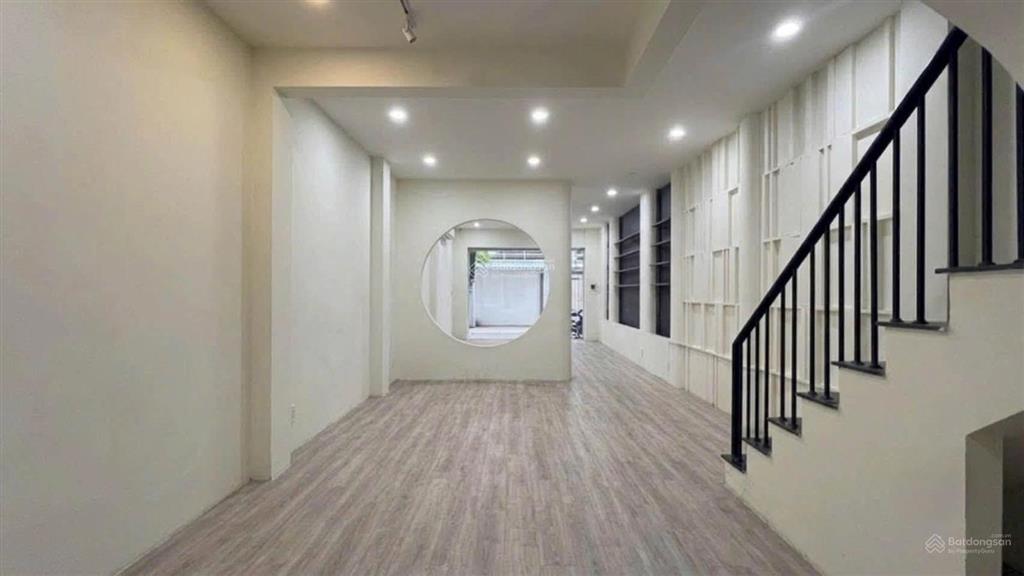 Cho thuê mặt tiền nguyễn thiện thuật q3 khu vực đông đúc sầm uất kinh doanh spa, shop hoa, showroom