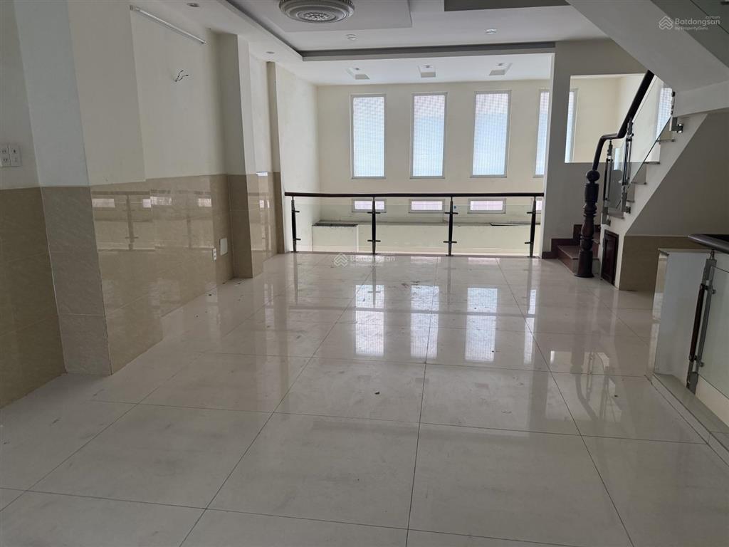 Cho thuê mt nguyễn thái học q1 gần chợ bến thành