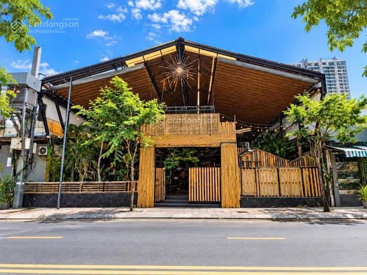 Cho thuê mặt bằng quận 10 khu vực đông đúc kinh doanh nhà hàng, cafe. ngang 20x40m dtsd 600m2