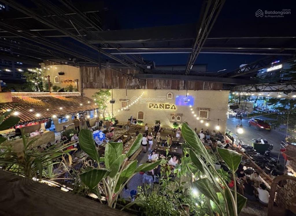 Cho thuê mặt bằng quận 10 khu vực đông đúc kinh doanh nhà hàng, cafe. ngang 20x40m dtsd 600m2