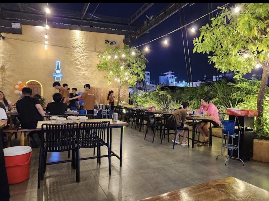 Cho thuê mặt bằng quận 10 khu vực đông đúc kinh doanh nhà hàng, cafe. ngang 20x40m dtsd 600m2