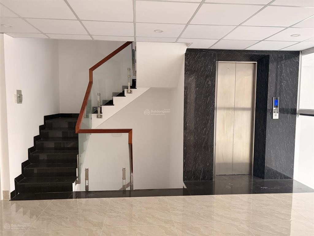 Tòa nhà văn phòng q2 dtsd 800m2 thang máy. giá tốt