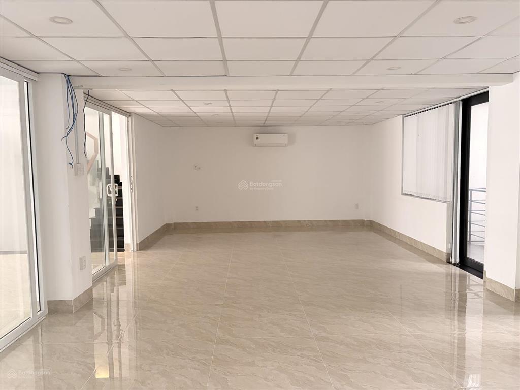Tòa nhà văn phòng q2 dtsd 800m2 thang máy. giá tốt