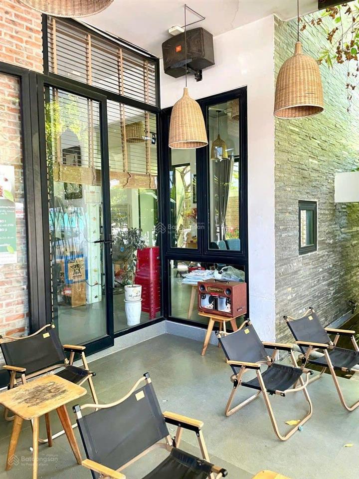 Nhà 2 mặt tiền hoàng quốc việt 121.1m2 ngang 8.05m view công viên gần sông hàn