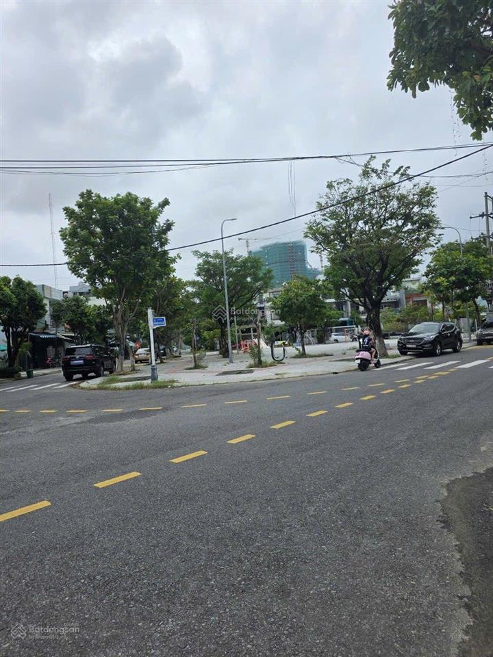 Nhà 2 mặt tiền hoàng quốc việt 121.1m2 ngang 8.05m view công viên gần sông hàn