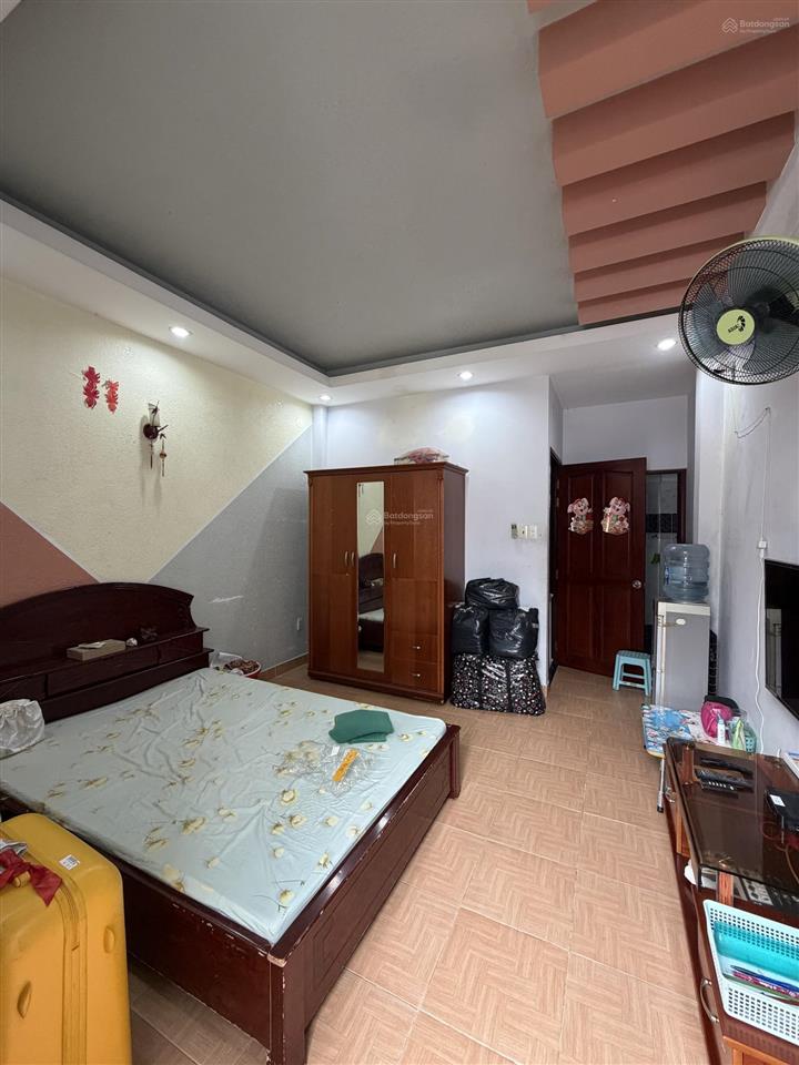Bán nhà đường hồ bá kiện 3.9 x 8.2m. nở hậu 5.1m ( 33m2), 4 tầng + đầy đủ nội thất  giá 5.8 tỷ/tl