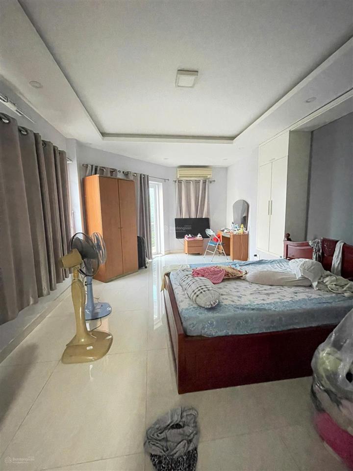 Cho thuê căn góc 2 mặt lê đại hành p11 q11 nhà 5 tầng
