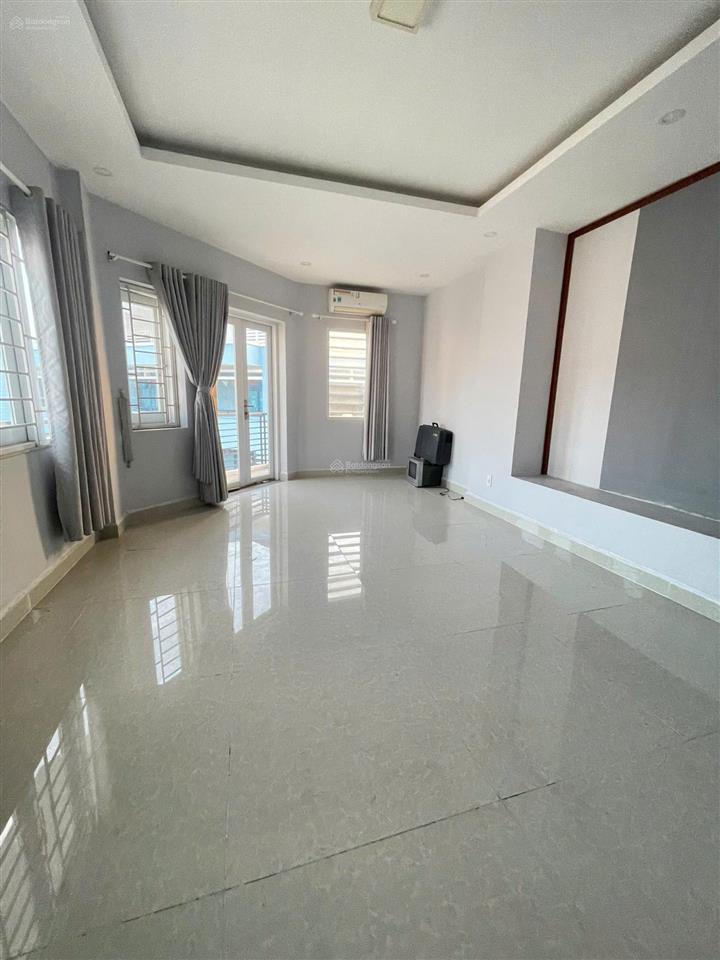 Cho thuê căn góc 2 mặt lê đại hành p11 q11 nhà 5 tầng