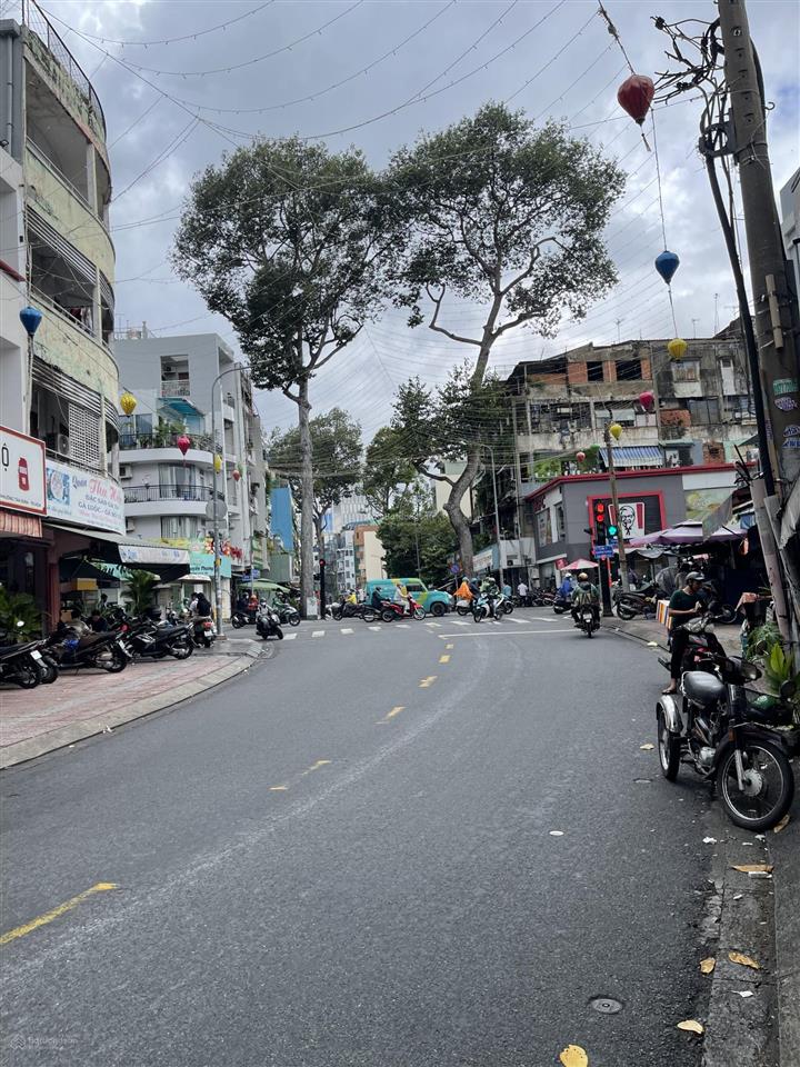 Tòa nhà mặt tiền mai thị lựu quận 1