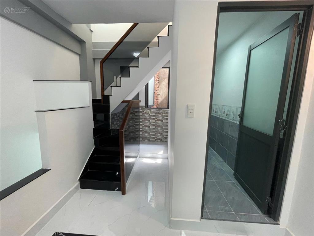 Cho thuê nhà mới đẹp 68 thái phiên p2 q11