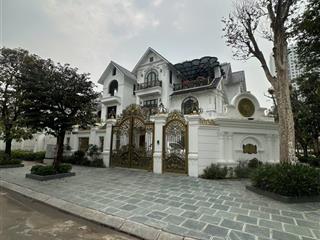 Bán biệt thự phố dương đình nghệ,lô góc 2 mặt tiền,view công viên,dt275m 4 tầngmt20mgiá 124 tỷ