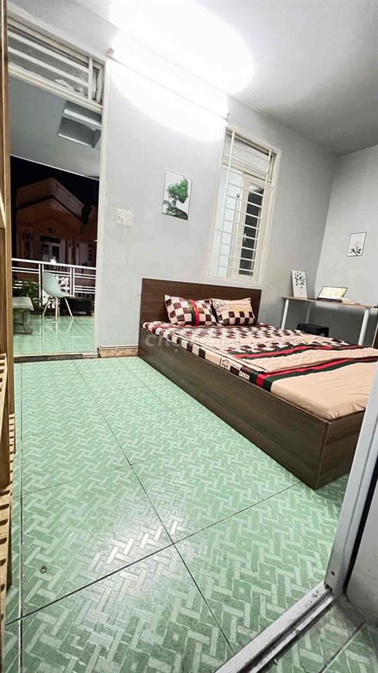Chính chủ cho thuê phòng ban công tách bếp đầy đủ nội thất cao cấp