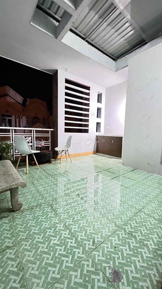Chính chủ cho thuê phòng ban công tách bếp đầy đủ nội thất cao cấp