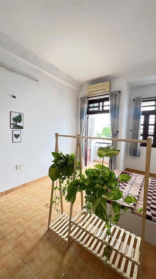 Chính chủ cho thuê phòng ban công mặt tiền thông thoáng giá 3tr7