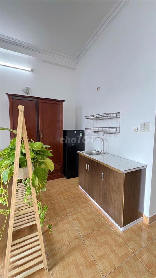 Chính chủ cho thuê phòng ban công mặt tiền thông thoáng giá 3tr7