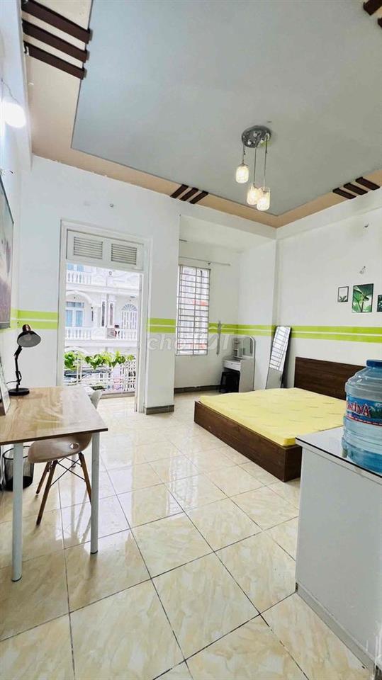 Chính chủ cho thuê phòng ban công lầu 1  thông thoáng đầy đủ nội thất
