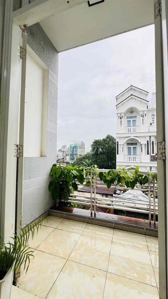 Chính chủ cho thuê phòng ban công lầu 1  thông thoáng đầy đủ nội thất