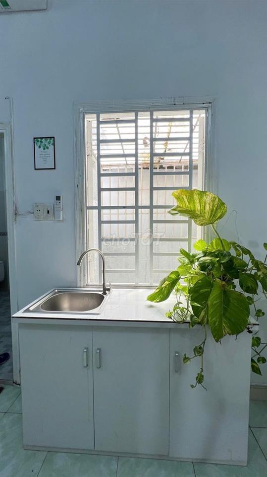 Chính chủ cho thuê phòng thoáng đầy đủ nội thất, gần chợ Hiệp Thành