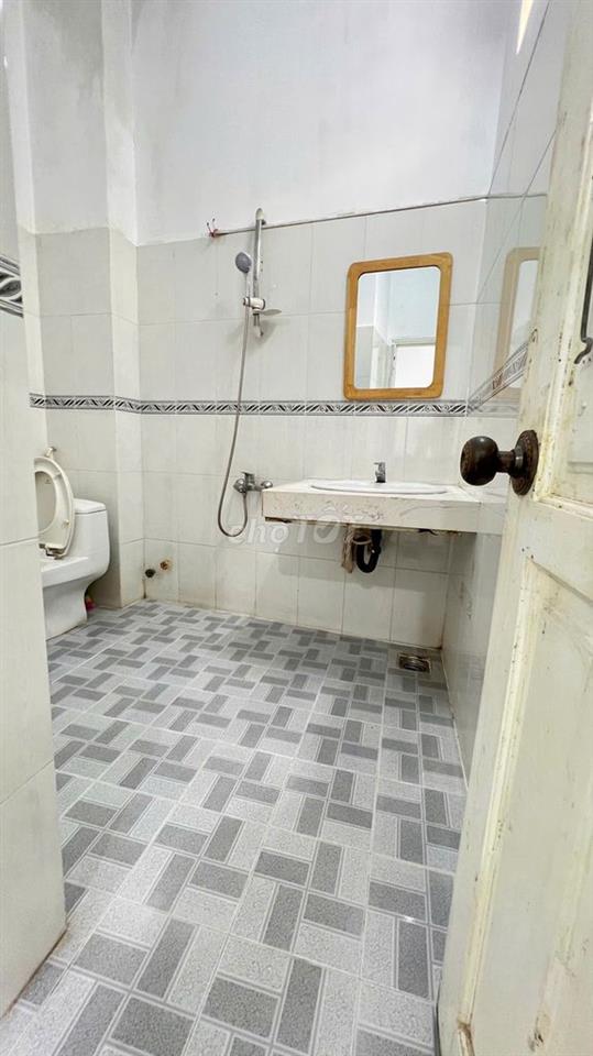 Chính chủ cho thuê phòng thoáng đầy đủ nội thất, gần chợ Hiệp Thành