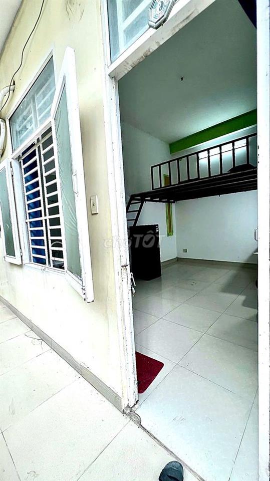 CHÍNH CHỦ CHO THUÊ PHÒNG GÁC MỚI BAN CÔNG, GẦN CVPM QUANG TRUNG Q12