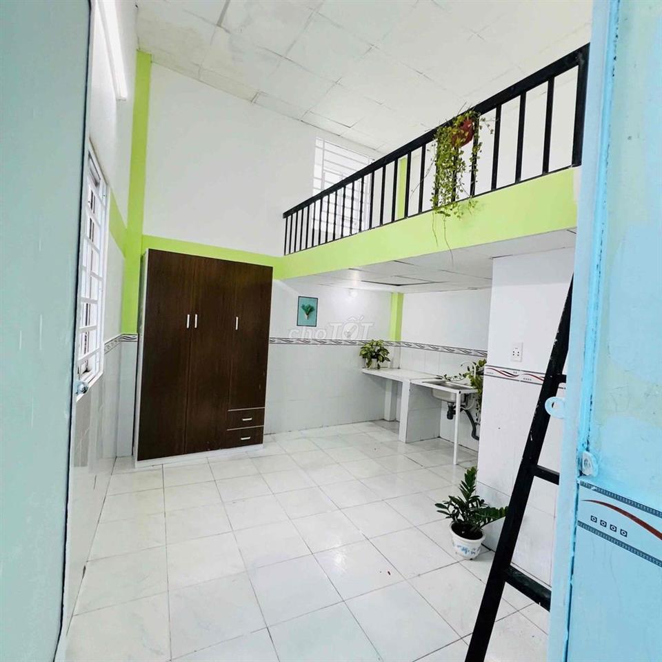 Chính Chủ Cho Thuê Phòng Gác Cao Hơn 2m, Phòng Mới, Đầy Đủ Nội Thất