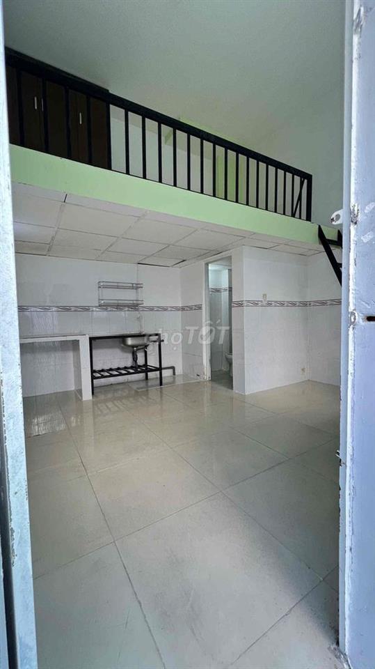 Chính Chủ Cho Thuê Phòng Gác Cao Hơn 2m, Phòng Mới, Đầy Đủ Nội Thất