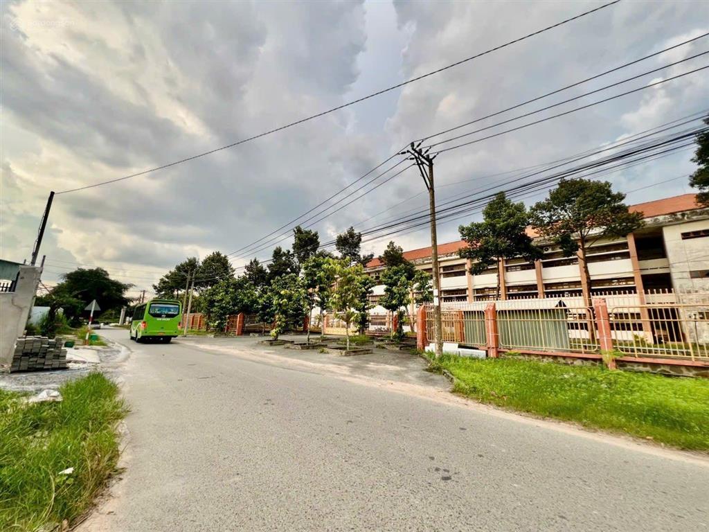Mt kinh doanh dx nhựa 8m giá 2.5 tỷ đối diện cổng trường học ptth định hoà. vị trí đẹp buôn bán ok
