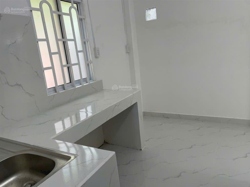 Nhà định hoà 1 trệt 1 lửng 2p ngủ sân xe hơi dt 5x18m thổ cư 60m2 đường xe hơi giá 1 tỷ 990tr