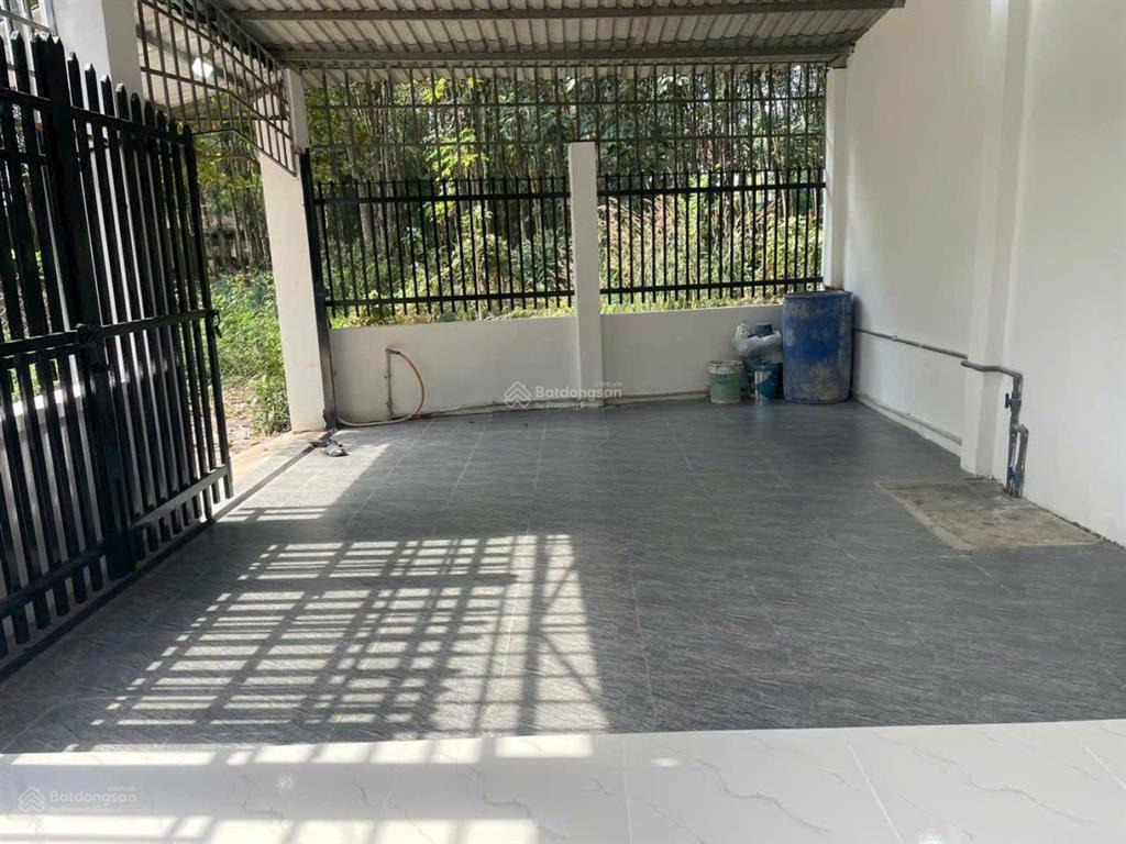 Nhà định hoà 1 trệt 1 lửng 2p ngủ sân xe hơi dt 5x18m thổ cư 60m2 đường xe hơi giá 1 tỷ 990tr