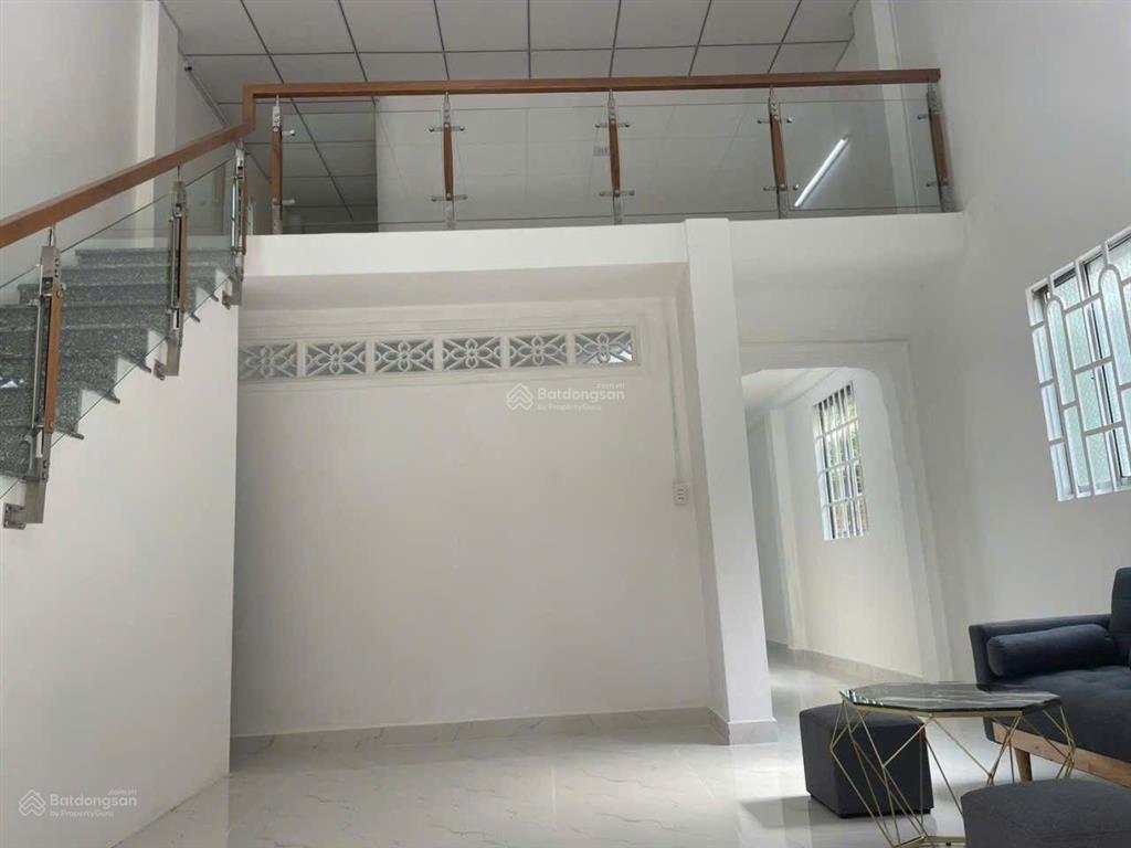 Nhà định hoà 1 trệt 1 lửng 2p ngủ sân xe hơi dt 5x18m thổ cư 60m2 đường xe hơi giá 1 tỷ 990tr