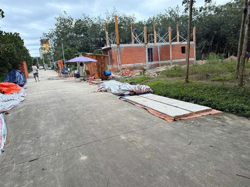 Kẹt tiền bán gấp còn 1tỷ890 đất đẹp định hoà  thủ dầu một gần tp mới dt 7.2x12.4m thổ cư 100%