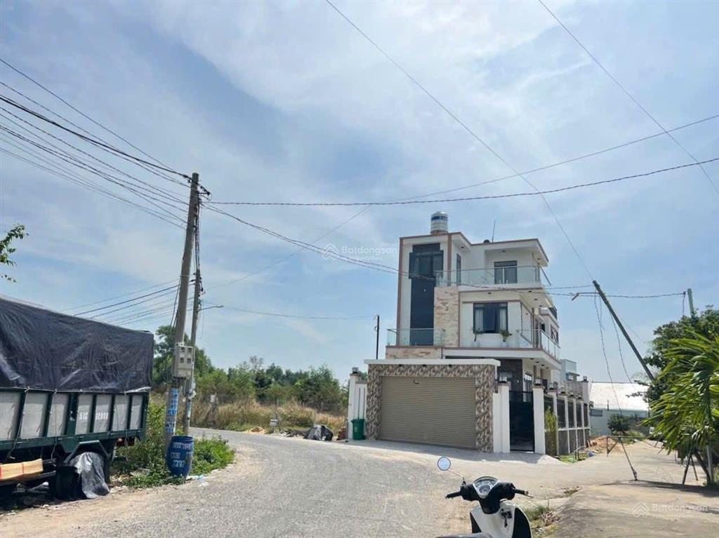 Đất định hòa 1 tỷ 950 triệu gần bên chung cư phú mỹ hưng 36 tầng đường thực tế bê tông 6m 5x18.6m