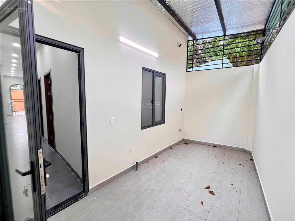 Nhà 1trệt 1lầu giá chỉ 2tỷ 890 mới đẹp sát trường học ngã tư trần ngọc lên bv phương chi bv 1500g