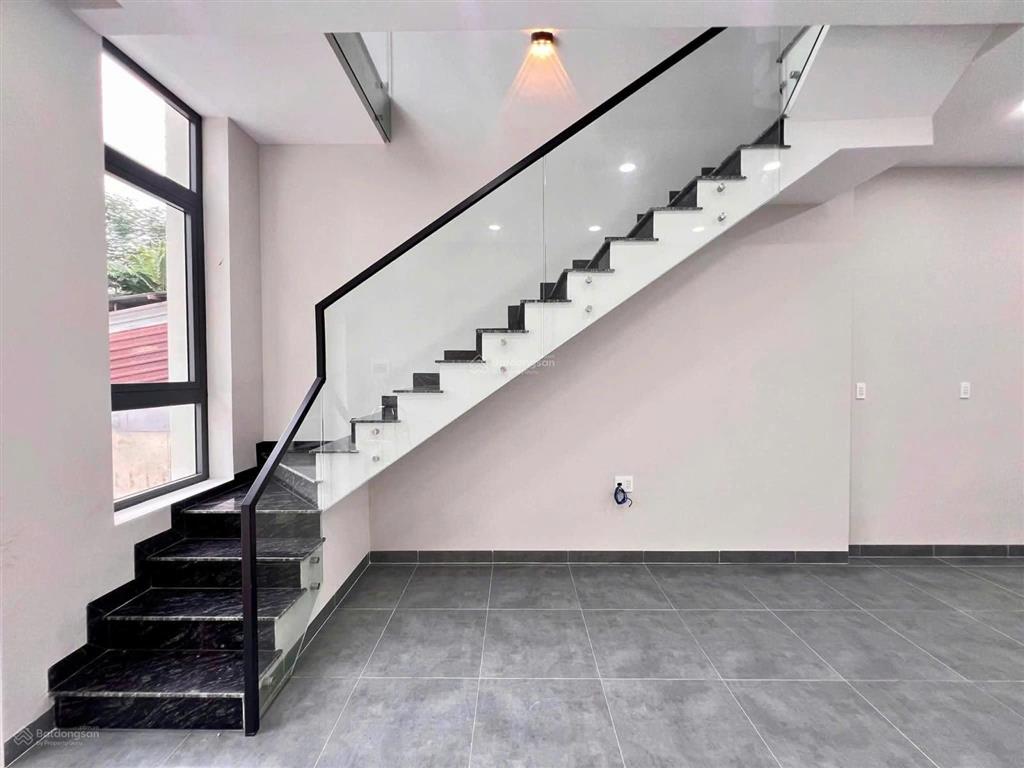 Nhà 1trệt 1lầu giá chỉ 2tỷ 890 mới đẹp sát trường học ngã tư trần ngọc lên bv phương chi bv 1500g