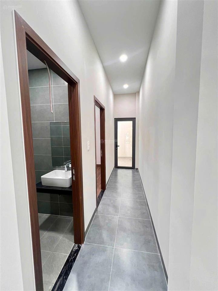 Nhà 1trệt 1lầu giá chỉ 2tỷ 890 mới đẹp sát trường học ngã tư trần ngọc lên bv phương chi bv 1500g