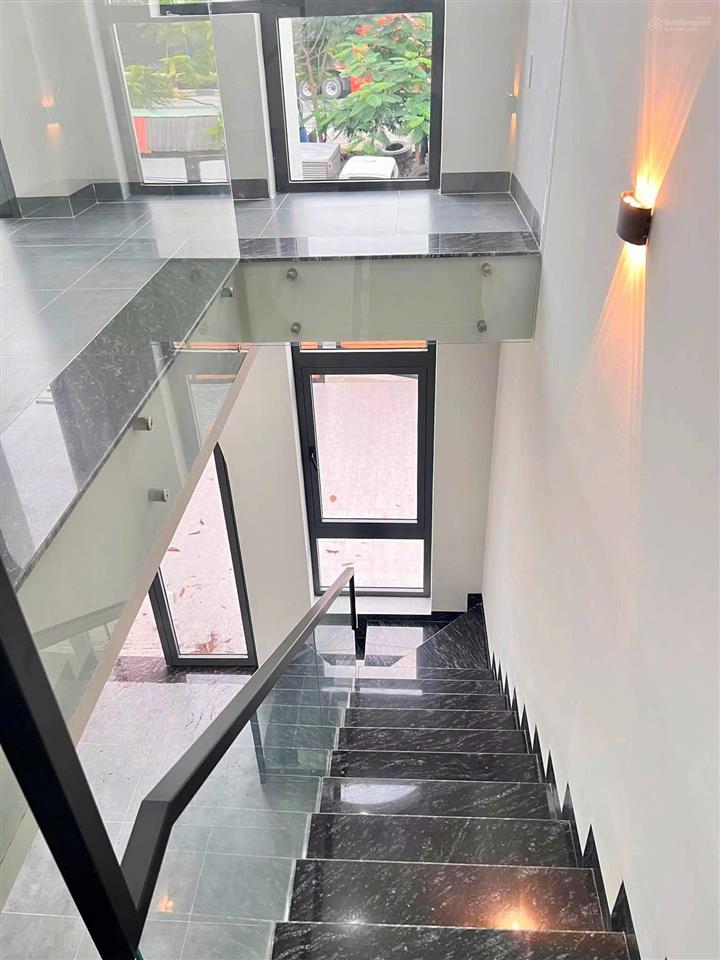 Nhà 1trệt 1lầu giá chỉ 2tỷ 890 mới đẹp sát trường học ngã tư trần ngọc lên bv phương chi bv 1500g