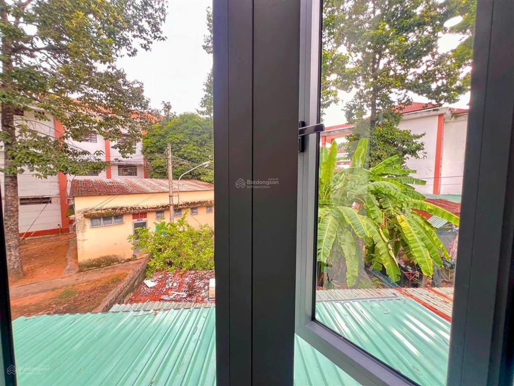 Nhà 1trệt 1lầu giá chỉ 2tỷ 890 mới đẹp sát trường học ngã tư trần ngọc lên bv phương chi bv 1500g