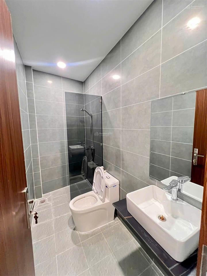 Nhà 1trệt 1lầu giá chỉ 2tỷ 890 mới đẹp sát trường học ngã tư trần ngọc lên bv phương chi bv 1500g