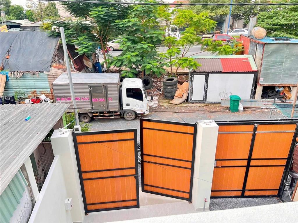 Nhà 1trệt 1lầu giá chỉ 2tỷ 890 mới đẹp sát trường học ngã tư trần ngọc lên bv phương chi bv 1500g